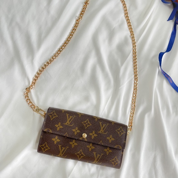Louis Vuitton Handbags - 🍒✨Authentic Louis Vuitton wallet on chain 🍒✨